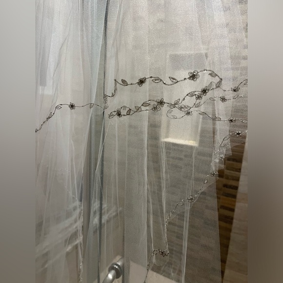 Peter Langner two tier veil - Picture 2 of 2